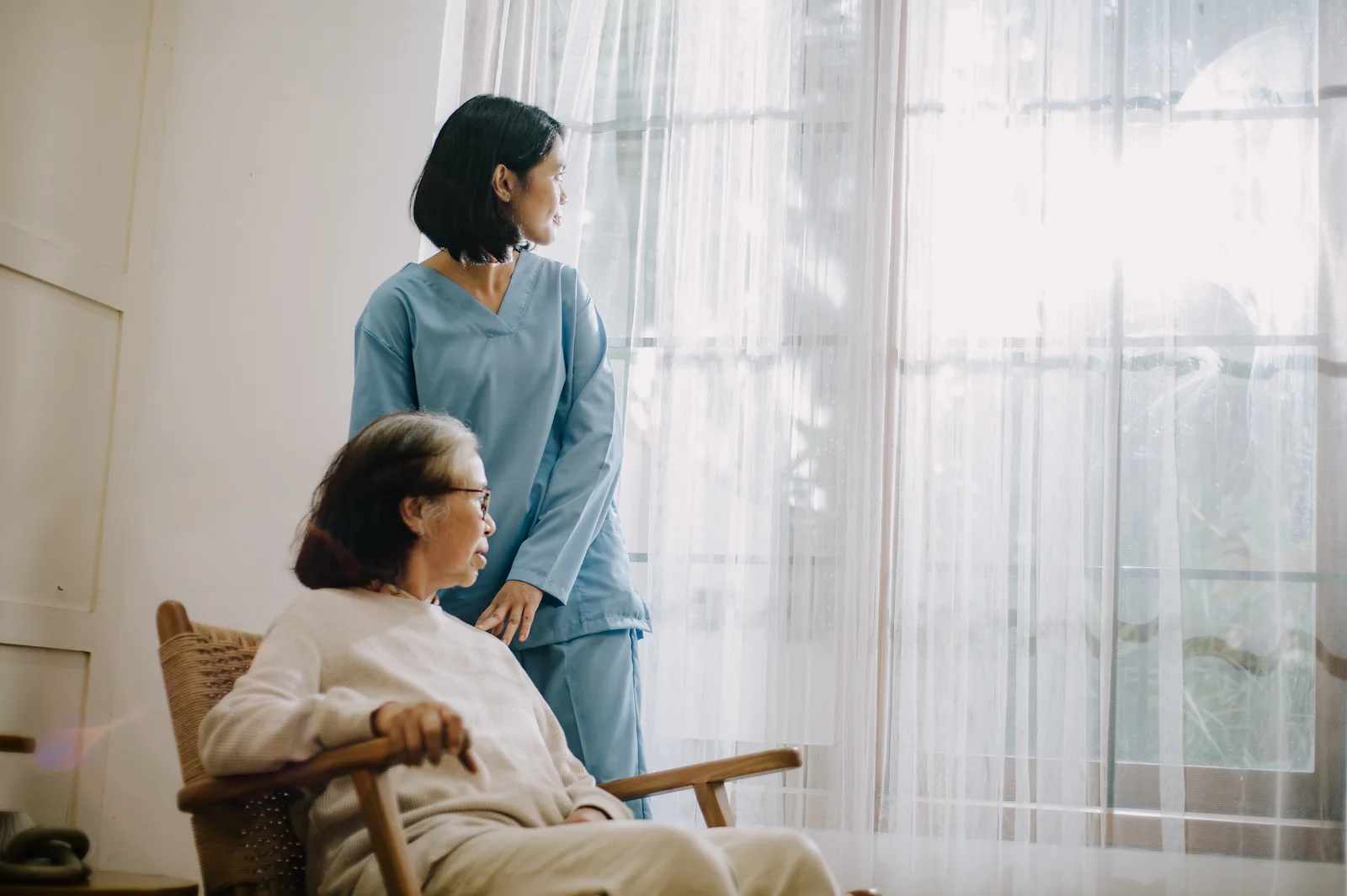 Family researching hospice providers