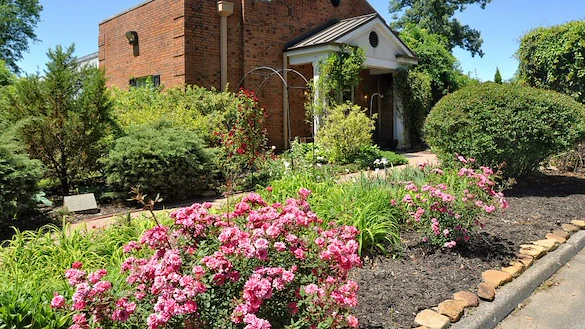 Image of Kirby Pines Manor Senior Living (3)