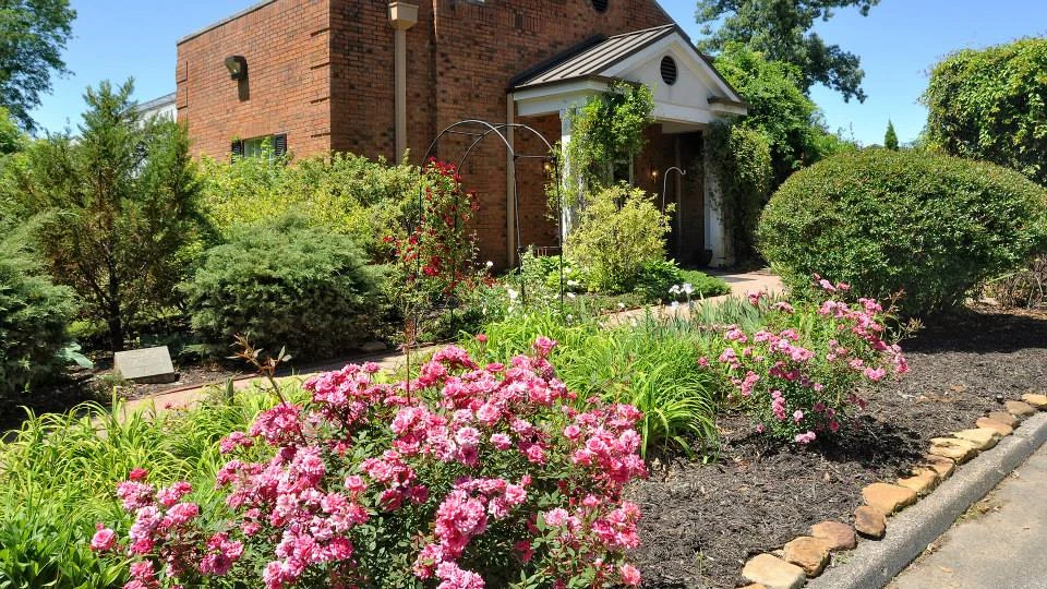 Image of Kirby Pines Manor Senior Living (3)