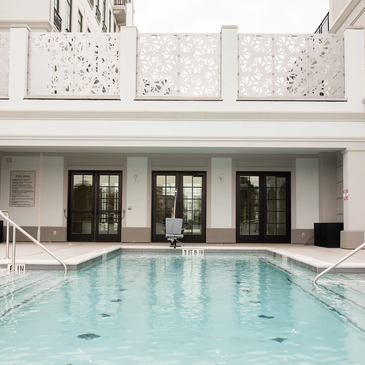 Corso Atlanta senior living community offering independent living, assisted living, memory care, and respite care in Atlanta, GA, outdoor pool