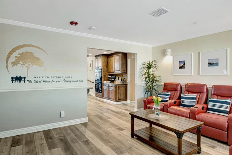 Image of Valencia Home at 19th Pl. #2 (6)
