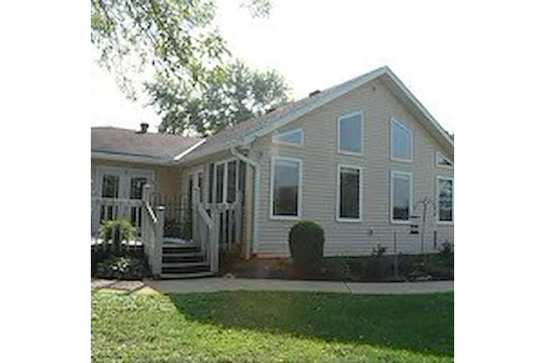 Image of Paisley Manor (2)