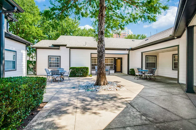 Image of Iris Memory Care of Turtle Creek (10)