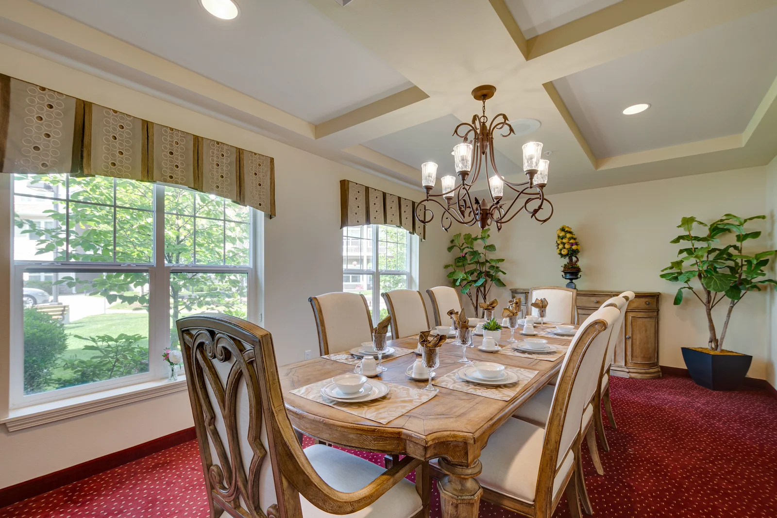 Magnolia Heights Gracious Retirement Living Hawthorn Senior Independent Living in Franklin, Massachusetts private dining room