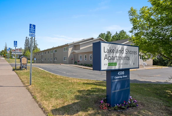 Image of Lakeland Shores Apartments (1)