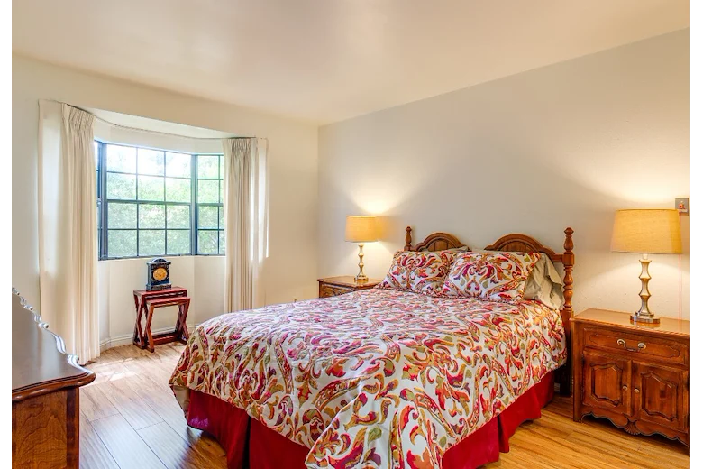 The Oaks of Pasadena independent living apartment bedroom