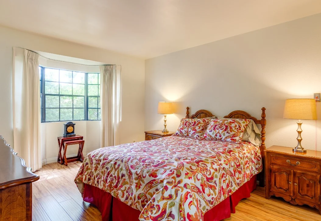 The Oaks of Pasadena independent living apartment bedroom