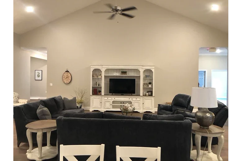 Image of BeeHive Homes of Petal (3)