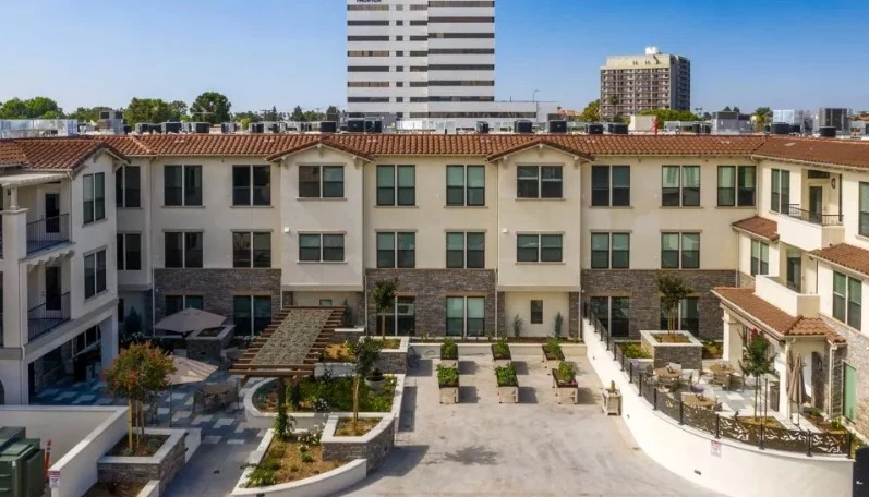 Image of Oakmont of Huntington Beach (2)