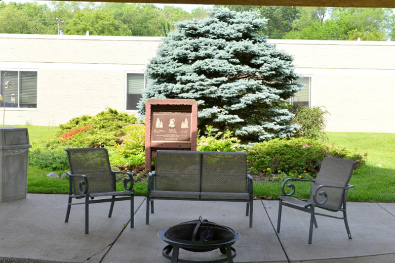 Image of Laurels Of Galesburg (10)