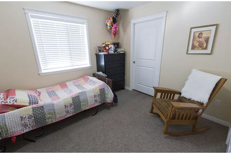 Image of Ashley Manor - Buttercup (4)