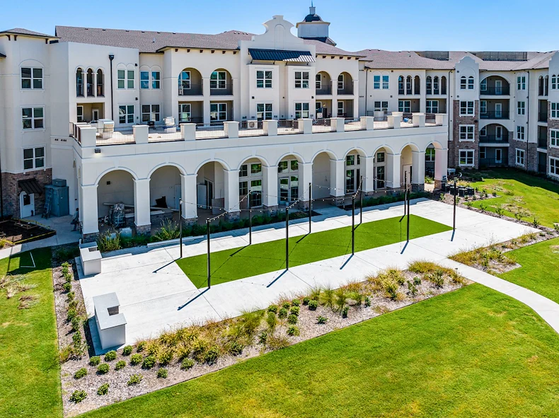 Wilshire Senior Living, independent living, assisted living, and memory care in Burleson, TX, outdoor space