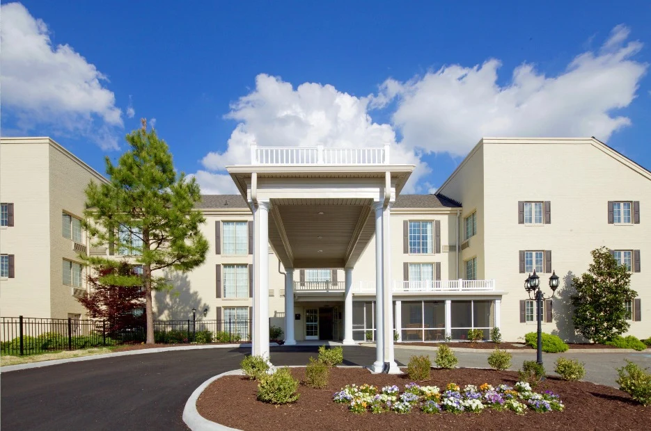 Image of Commonwealth Senior Living at Leigh Hall (1)