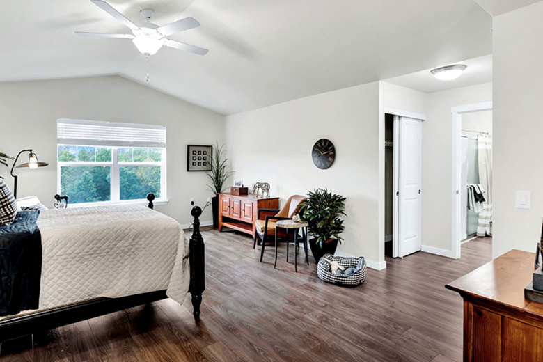 Marlton Gardens Gracious Retirement Living Hawthorn Senior Independent Living in Marlton, New Jersey apartment bedroom