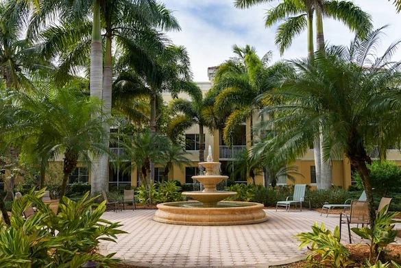 Image of The Carlisle Naples (9)