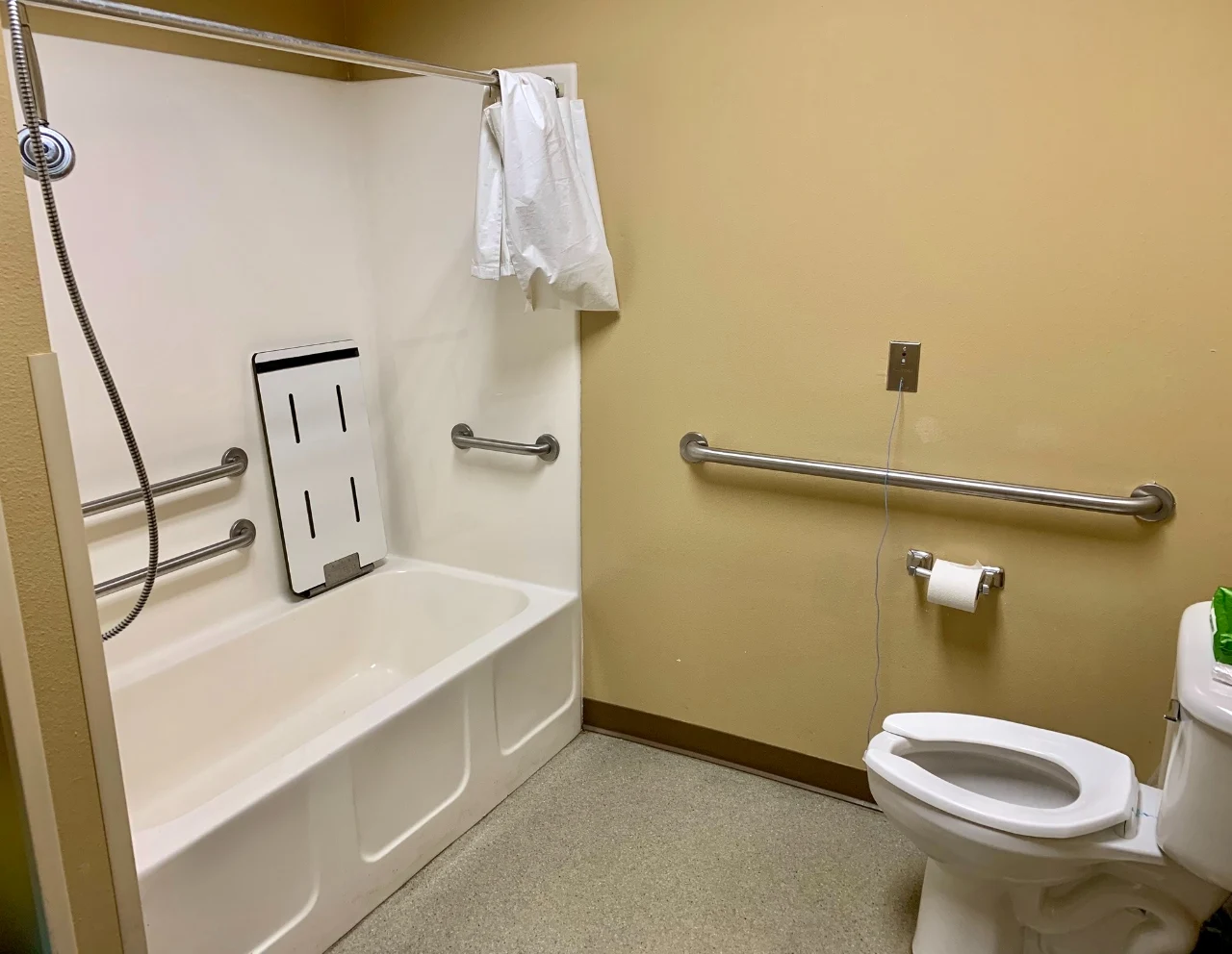 Image of Silver Tree Nursing And Rehabilitation Center (3)