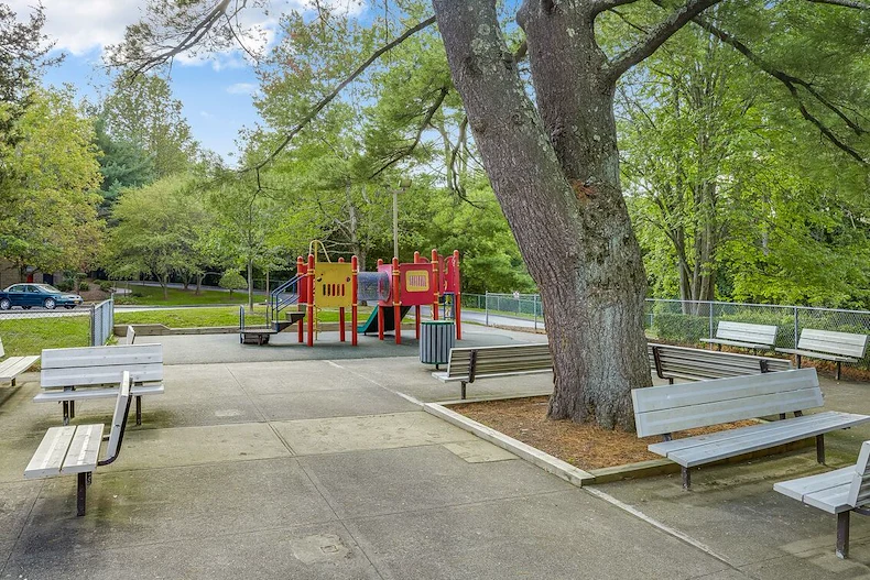 Image of Pinecrest Manor (4)