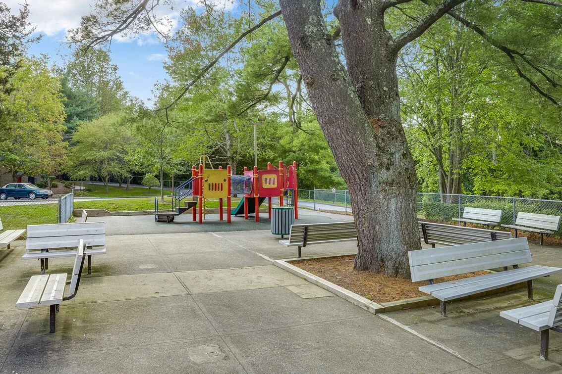 Image of Pinecrest Manor (4)