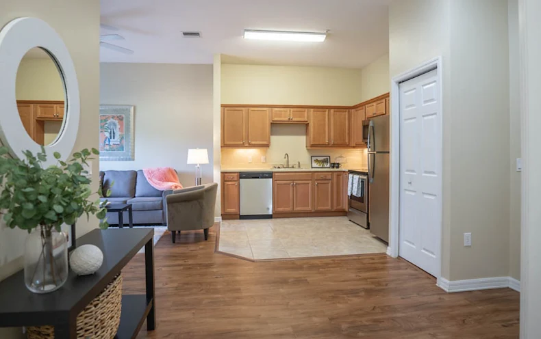 Image of Water's Edge of Lake Wales (8)