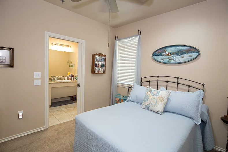 Image of Autumn Hill Manor (9)