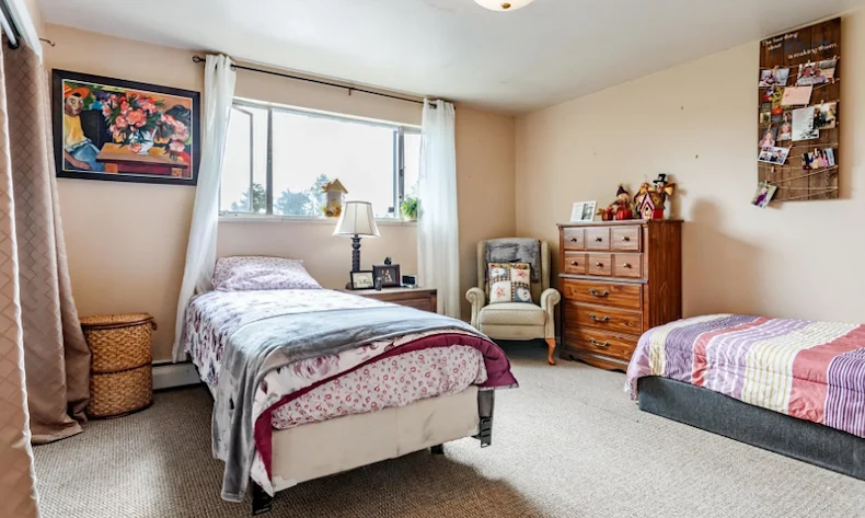 Image of Woodburn Home (8)