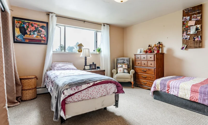 Image of Woodburn Home (8)