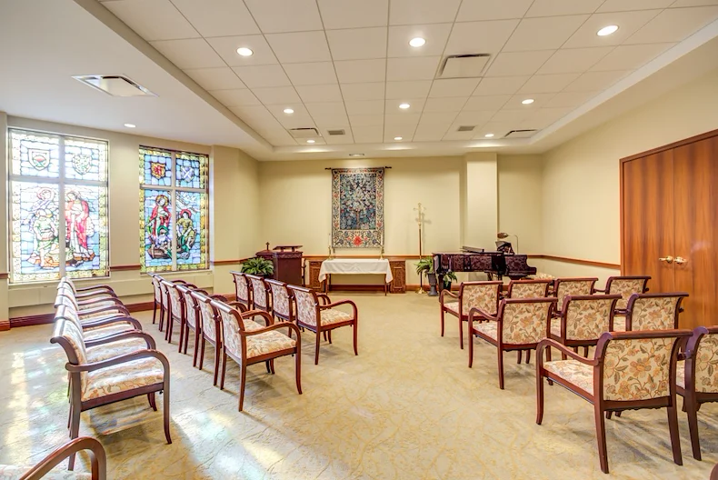 Image of Lake Forest Place (3)