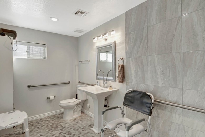 Image of Valencia Home at 19th Pl. #1 (6)