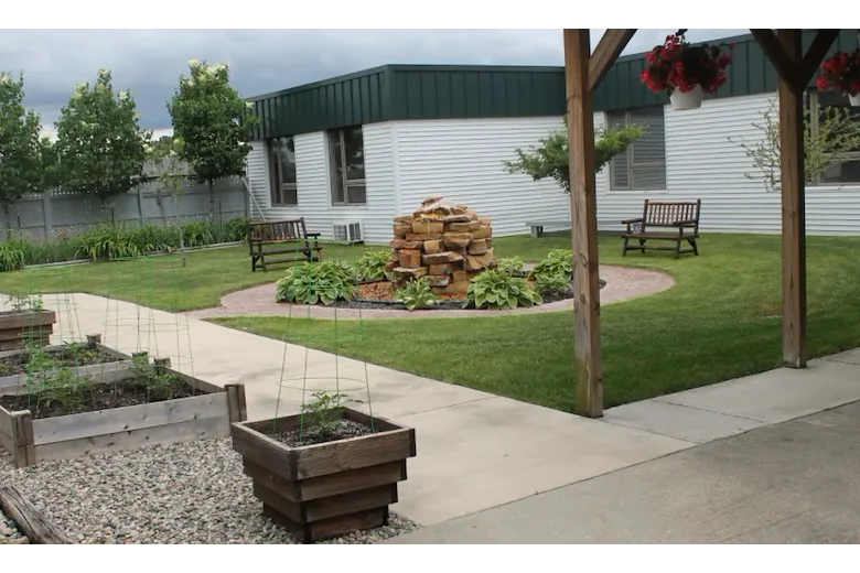 Image of Miller's Merry Manor Garrett (2)