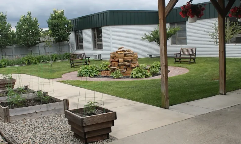 Image of Miller's Merry Manor Garrett (2)