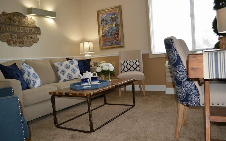 Zionsville Meadows Assisted Living, senior living community offering independent living and assisted living in Zionsville, IN, apartment living room