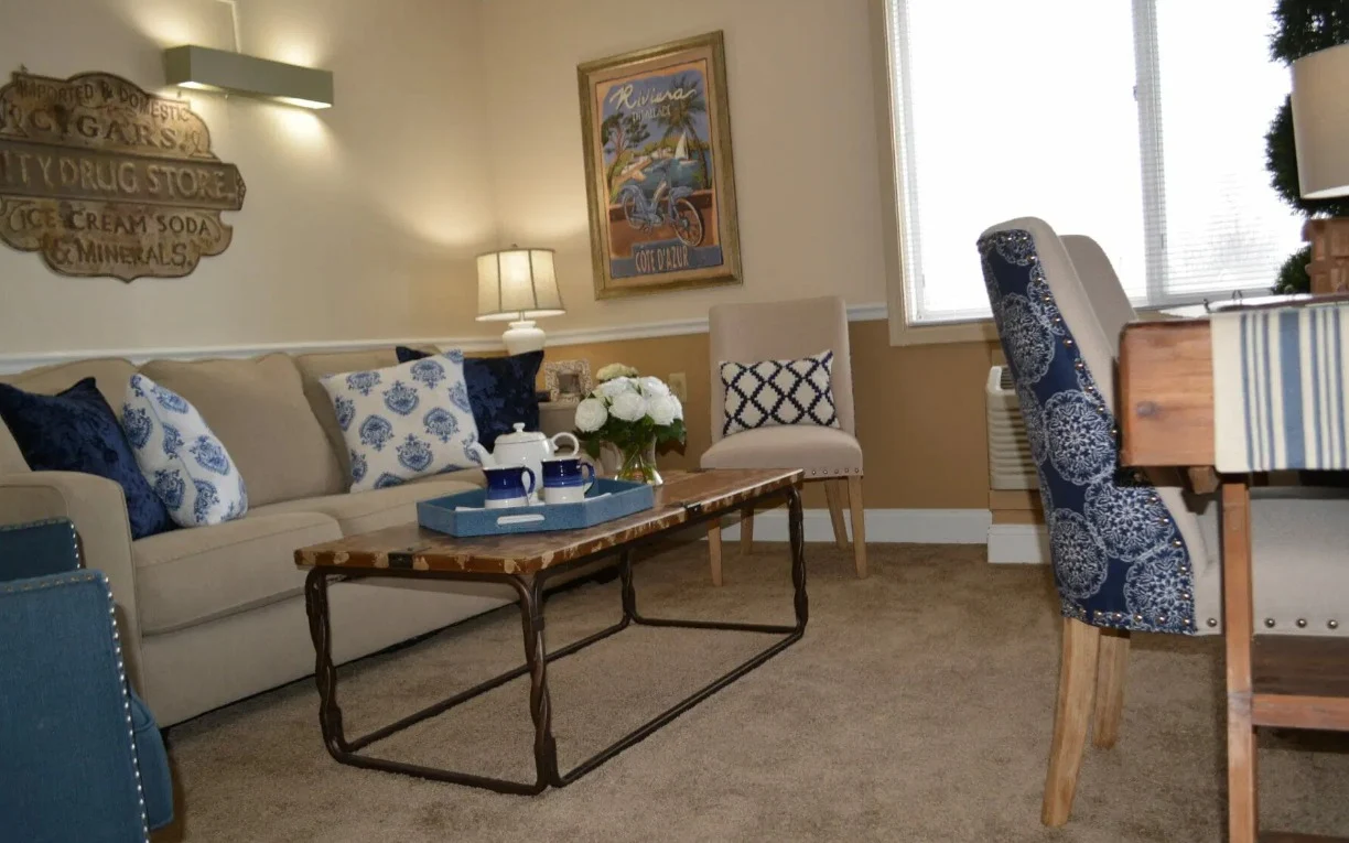 Zionsville Meadows Assisted Living, senior living community offering independent living and assisted living in Zionsville, IN, apartment living room