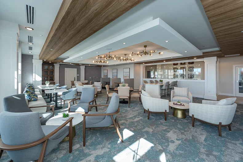 Acclaim at The Hill, senior living community offering active adult and independent living in Fredericksburg, VA, sitting area with tables and chairs