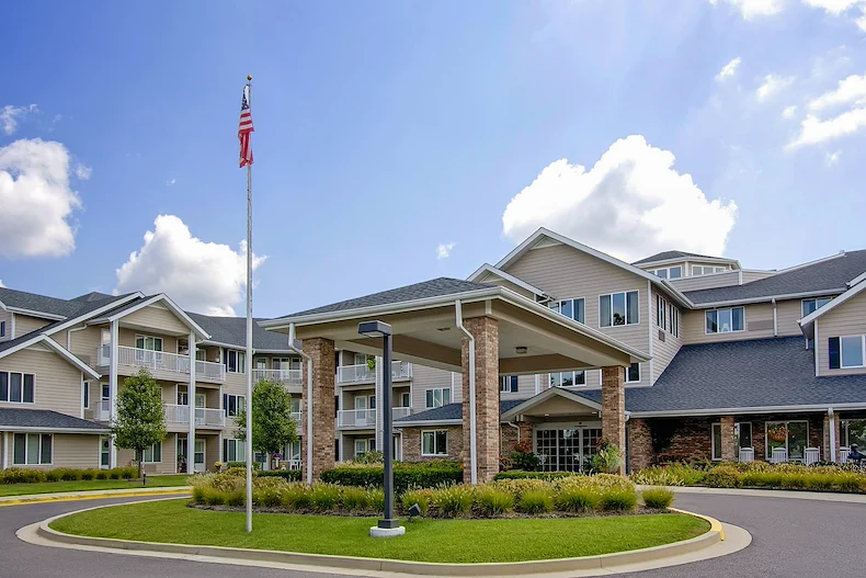 Image of Holiday Jackson Oaks (1)