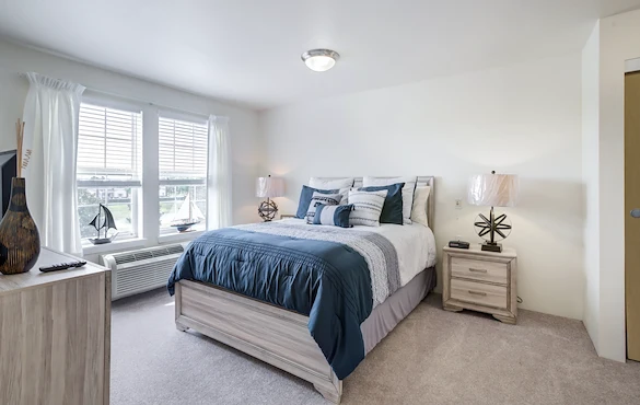 Steeplechase Gracious Retirement Living Hawthorn Senior Independent Living in Oxford, Florida apartment bedroom