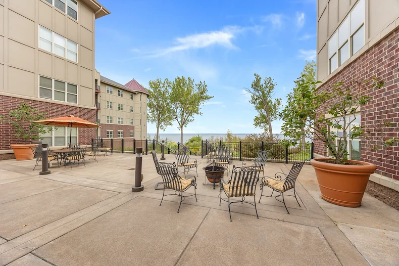 Ecumen Lakeshore Senior Living Outdoor Patio 