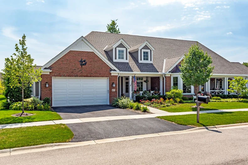 Image of Lake Forest Place (1)