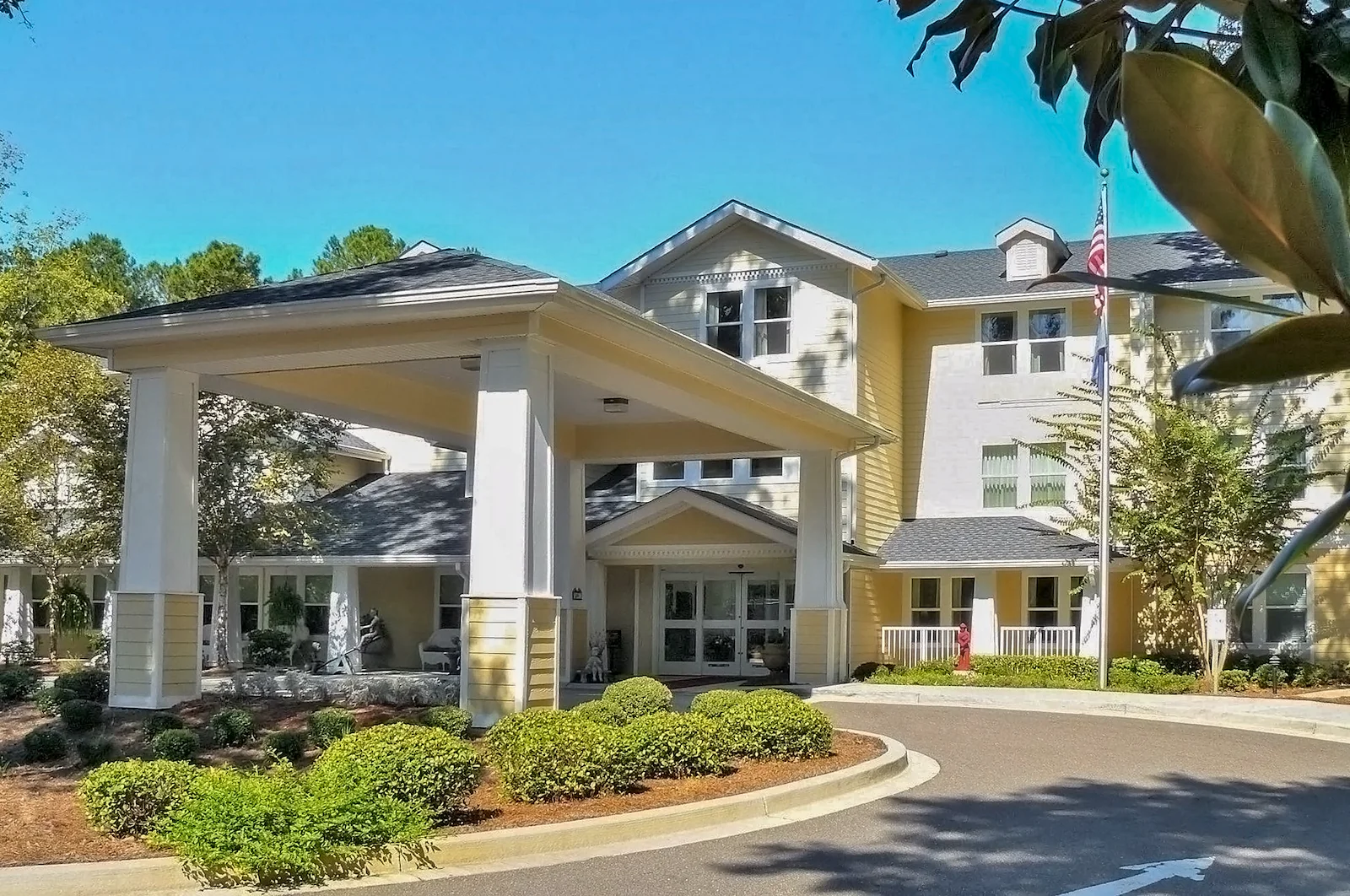 Ashley Park by Barclay House independent senior living in Charleston, SC, front exterior and entrance