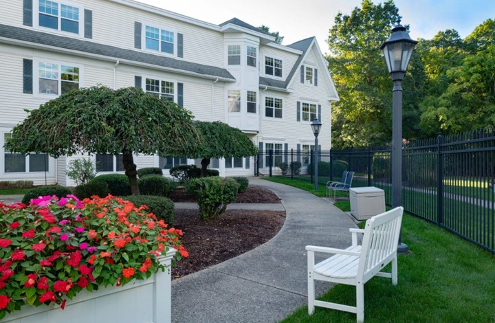 Image of Charter Senior Living of Dedham (8)