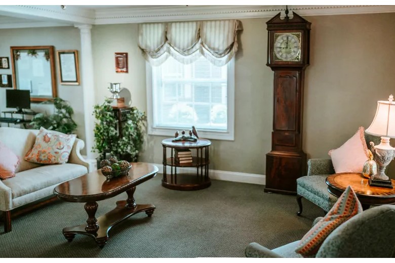 Image of Oakmont Manor (3)