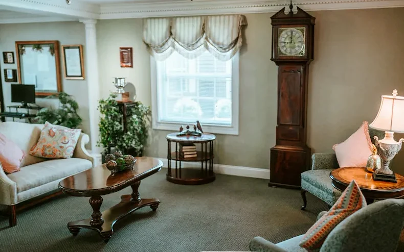 Image of Oakmont Manor (3)