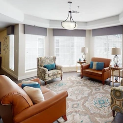 Barclay House of Baton Rouge senior living community offering assisted living and memory care in Baton Rouge, LA, community living room with comfortable seating
