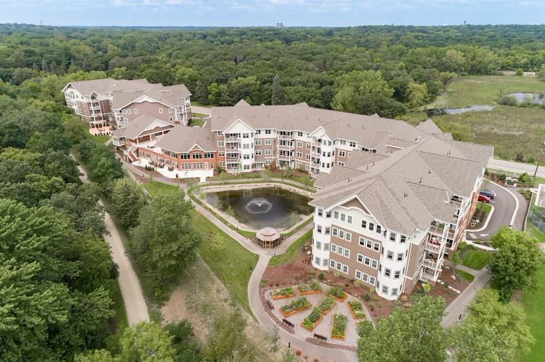 Image of Applewood Pointe of Minnetonka Cooperative (1)