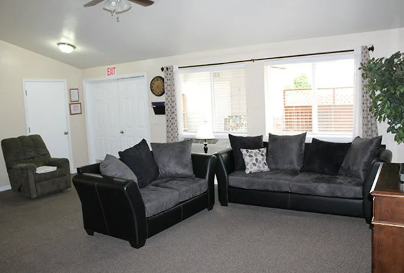 Image of Ashley Manor - Sage 1 (4)