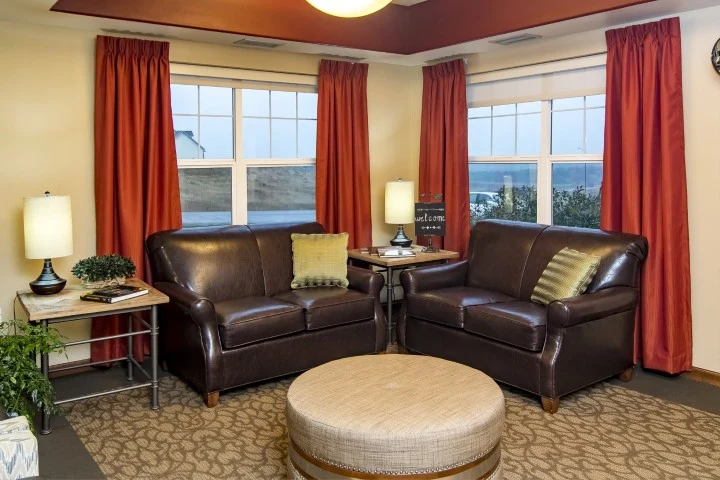 Image of Edgewood Pierre (2)