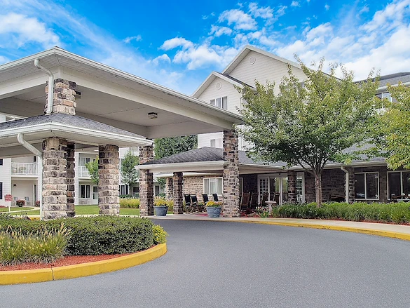 Image of Holiday Manor at Oakridge (1)