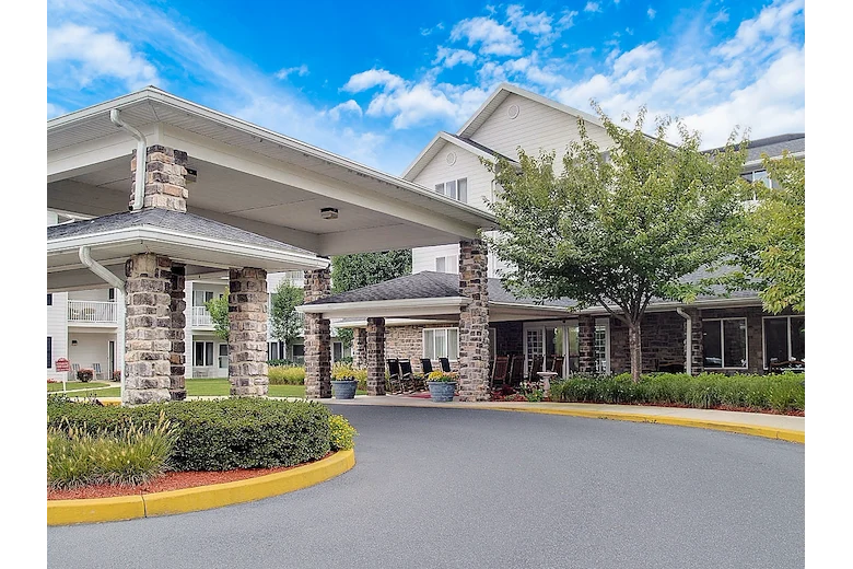 Image of Holiday Manor at Oakridge (1)