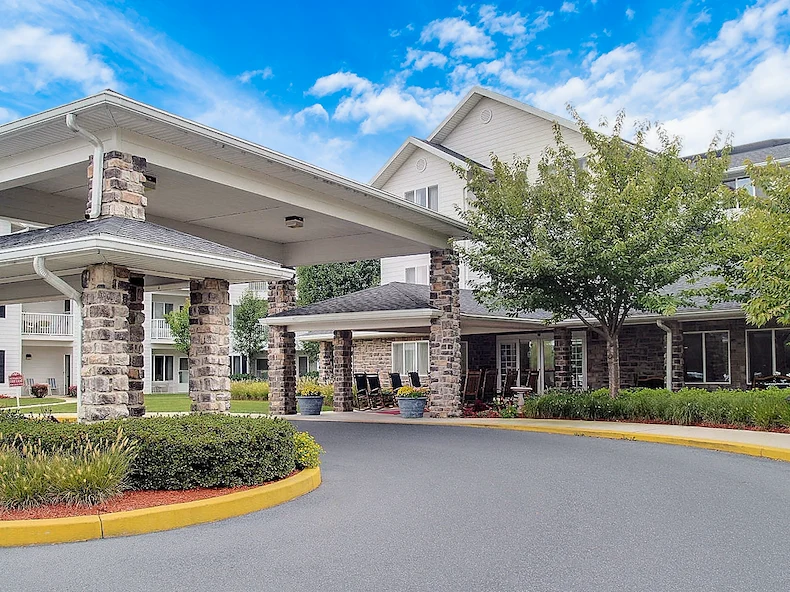 Image of Holiday Manor at Oakridge (1)