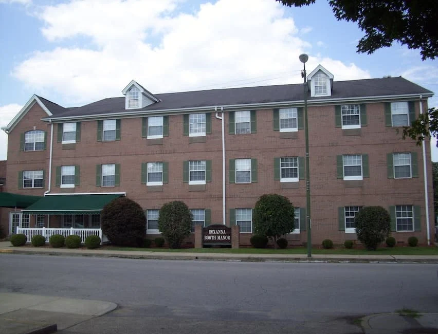 Image of Roxanna Booth Manor (1)