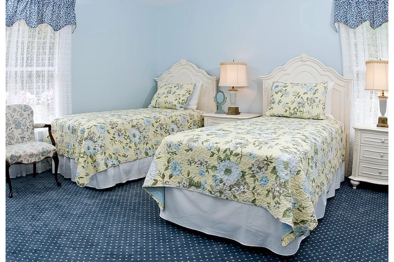 Image of Chesapeake Manor (3)